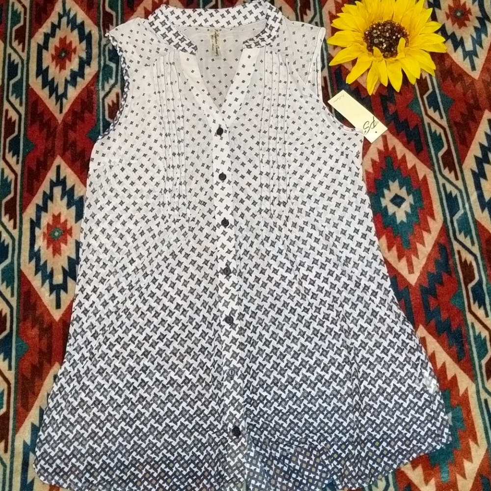 Boutique sleeveless blouse